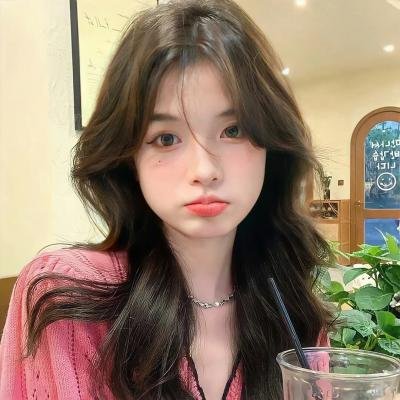 穿着旗袍的女孩